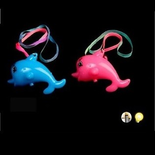 LICHTGEVENDE LED DOLFIJNEN HANGER VOOR OM JE NEK (36st.)